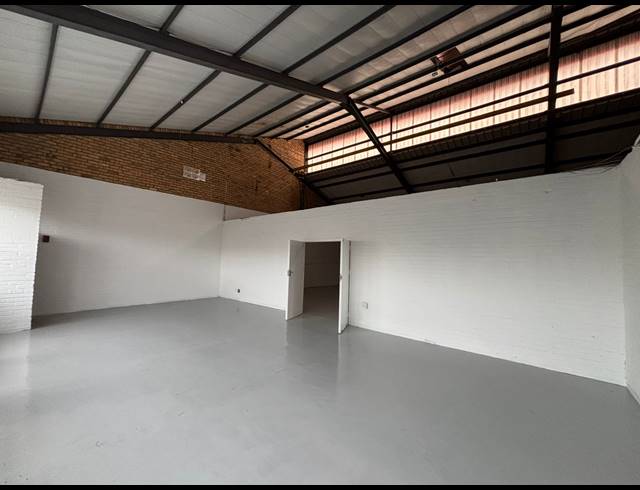 300M² WAREHOUSE TO LET IN MAITLAND